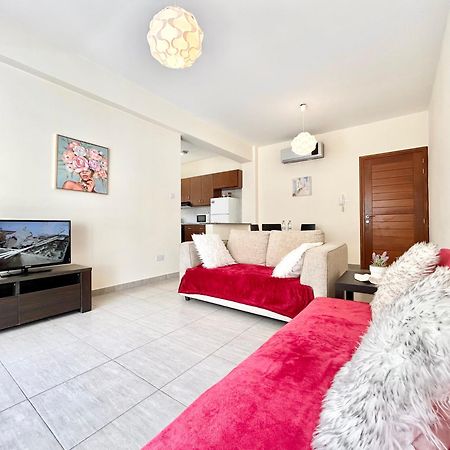 Sun Julz Apartments On The Beach Paphos 外观 照片