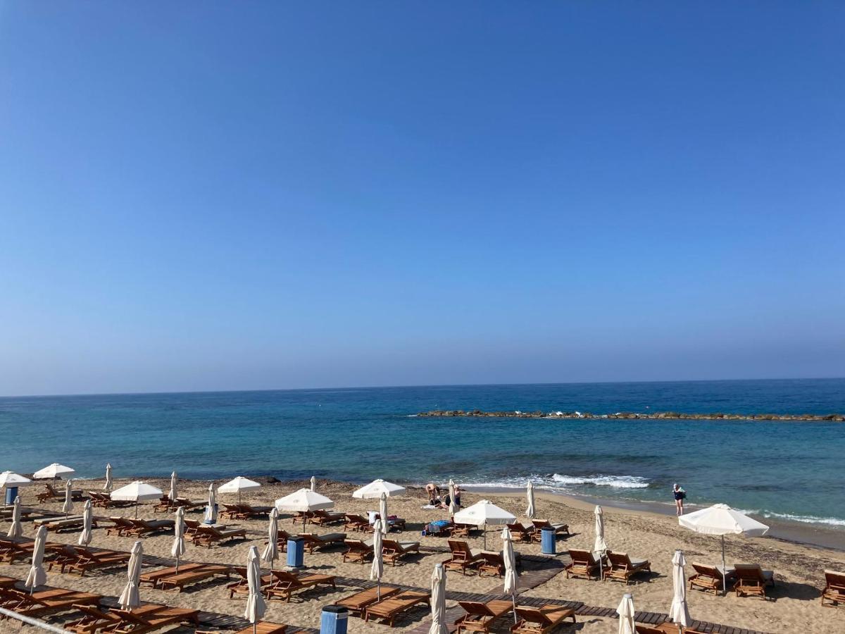 Sun Julz Apartments On The Beach Paphos 外观 照片