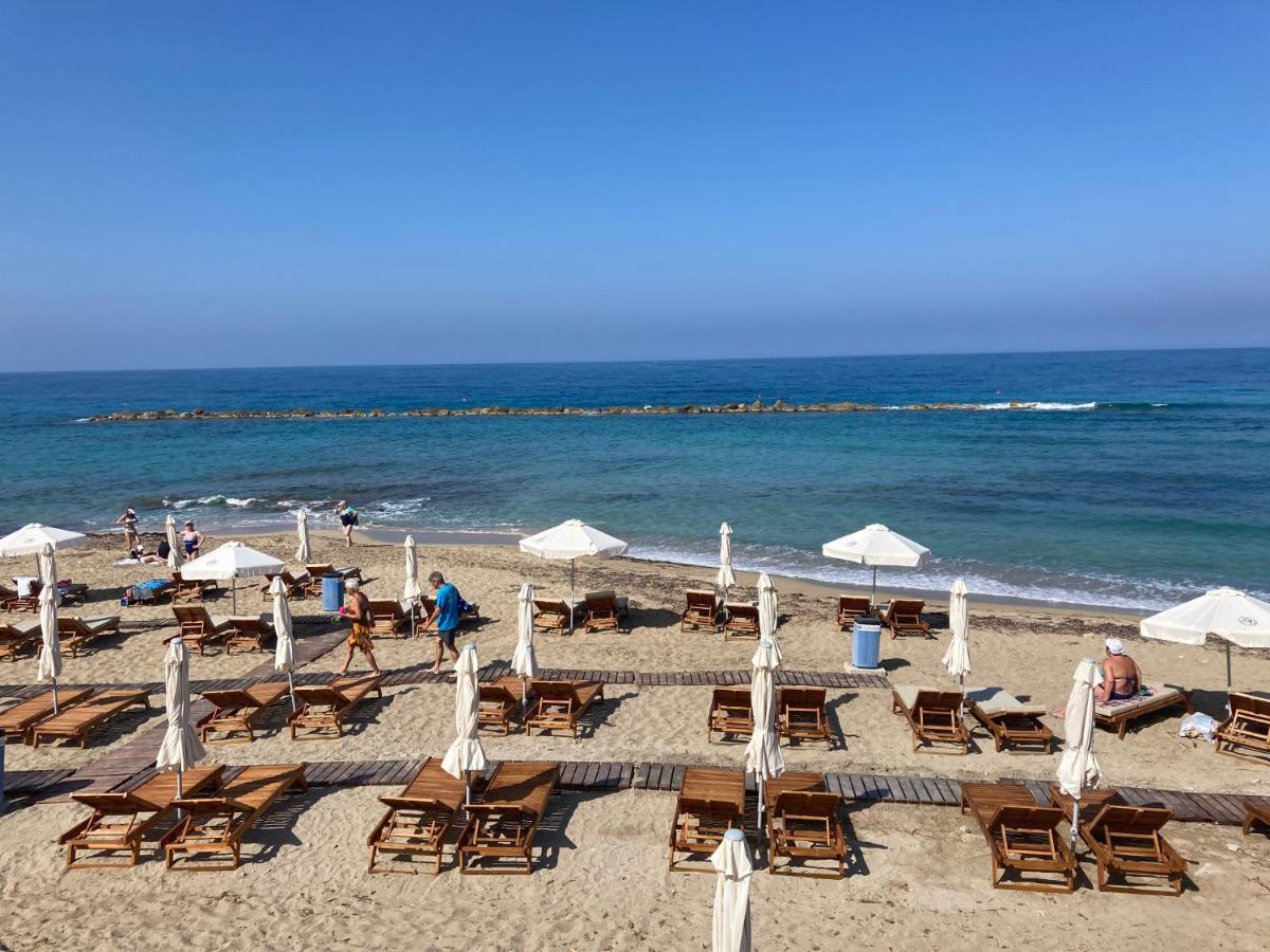 Sun Julz Apartments On The Beach Paphos 外观 照片
