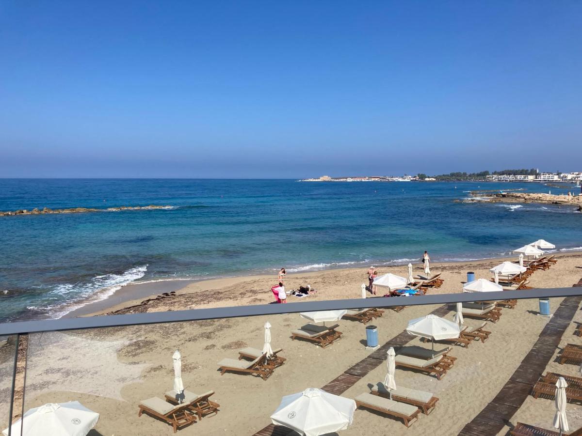 Sun Julz Apartments On The Beach Paphos 外观 照片