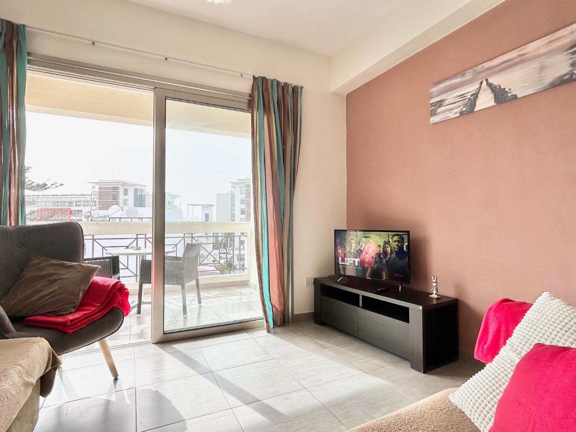 Sun Julz Apartments On The Beach Paphos 外观 照片