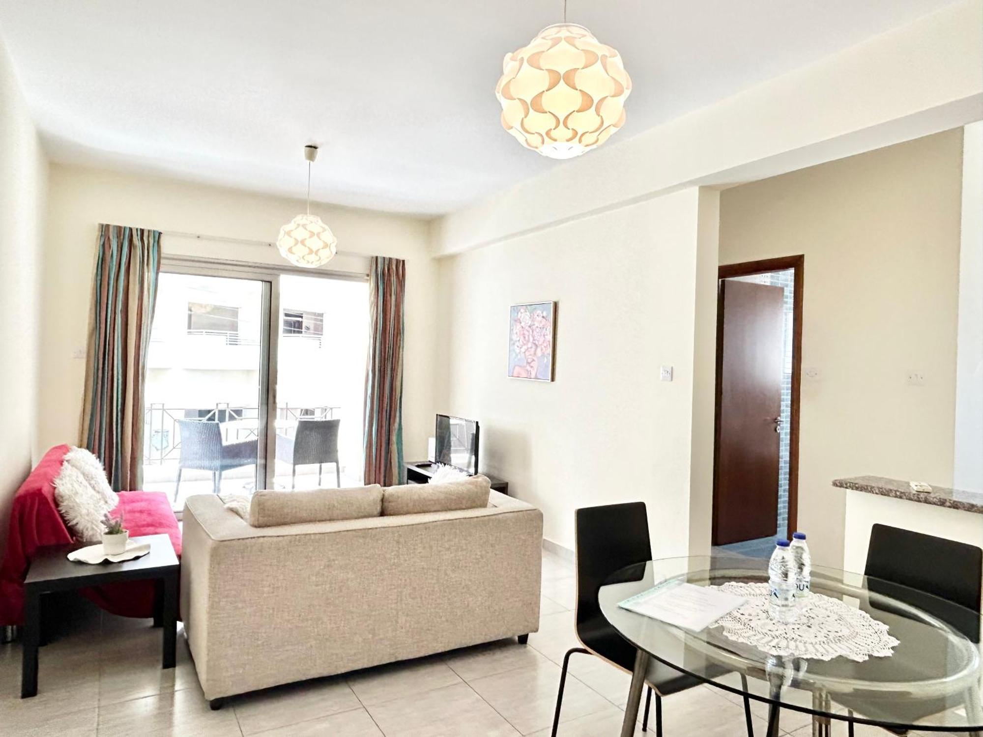 Sun Julz Apartments On The Beach Paphos 外观 照片