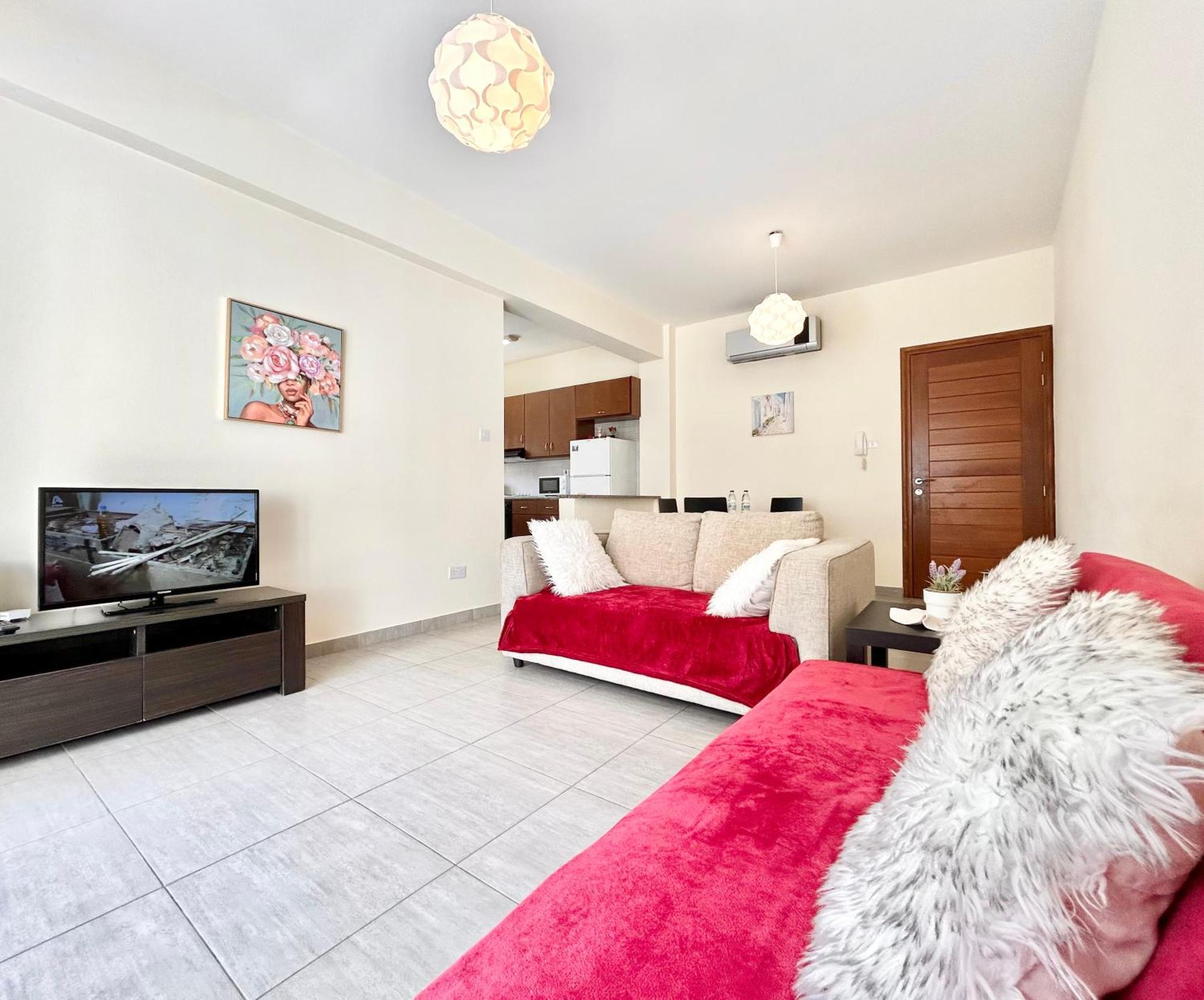 Sun Julz Apartments On The Beach Paphos 外观 照片