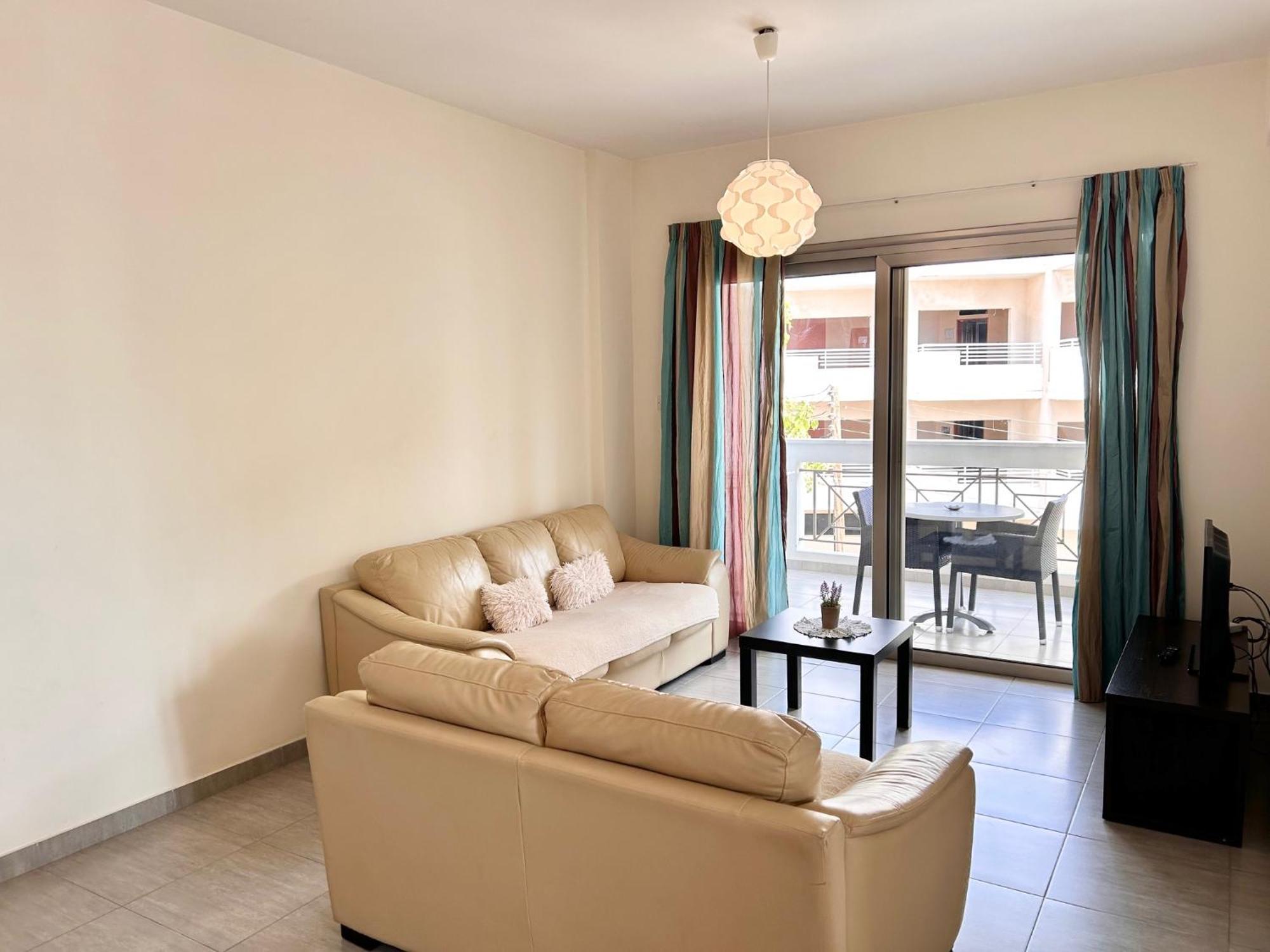 Sun Julz Apartments On The Beach Paphos 外观 照片