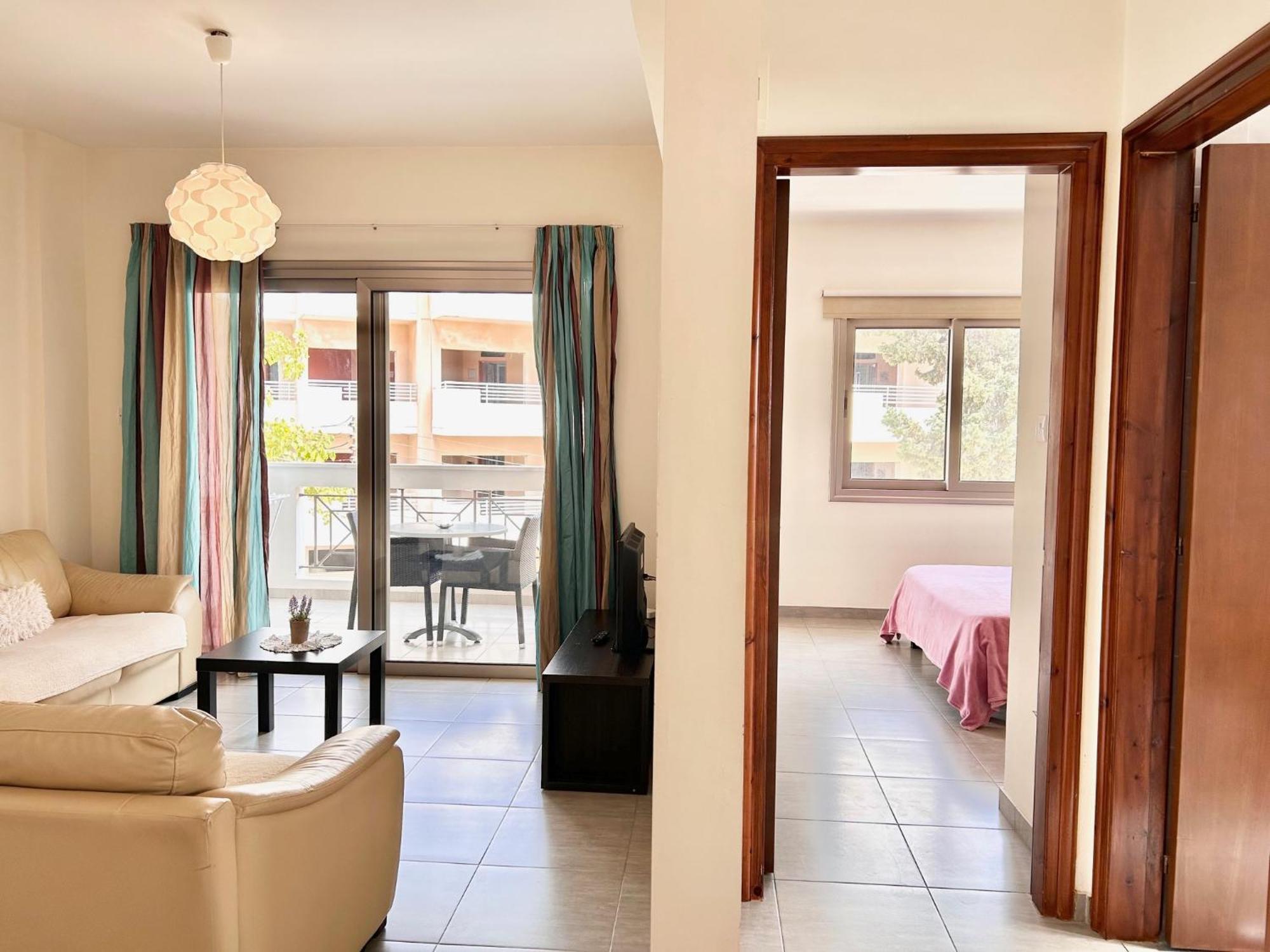 Sun Julz Apartments On The Beach Paphos 外观 照片