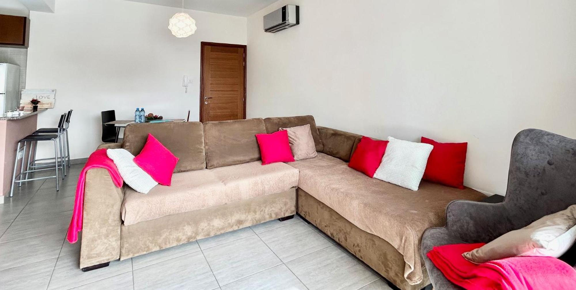 Sun Julz Apartments On The Beach Paphos 外观 照片