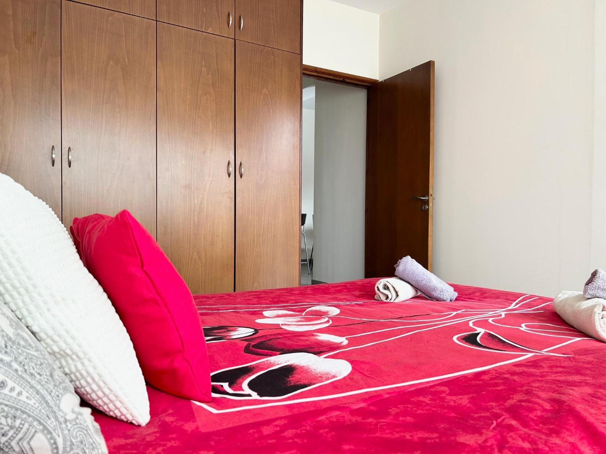 Sun Julz Apartments On The Beach Paphos 外观 照片