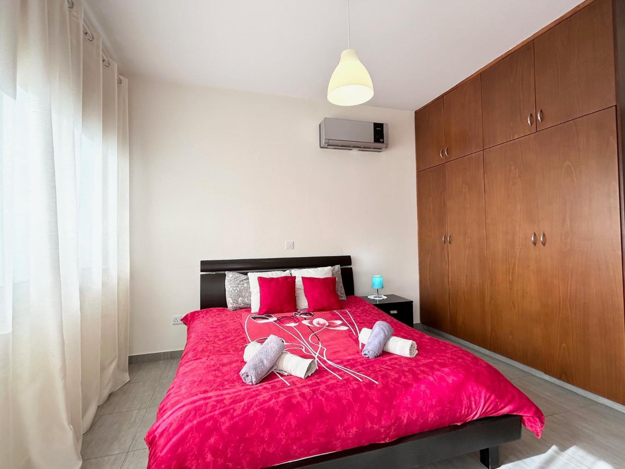Sun Julz Apartments On The Beach Paphos 外观 照片