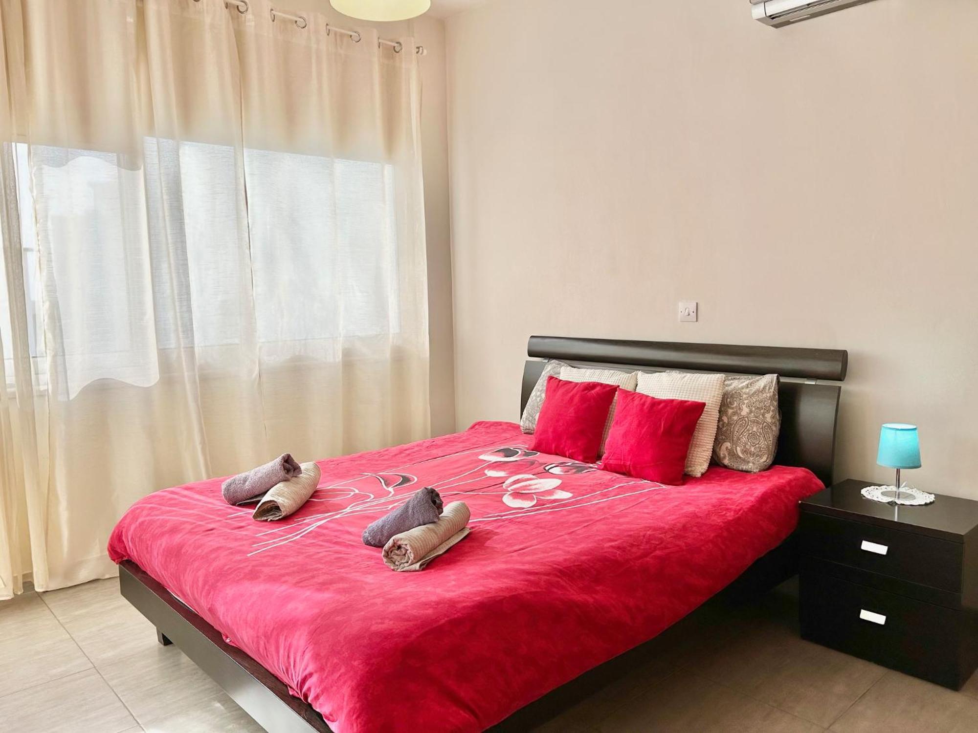 Sun Julz Apartments On The Beach Paphos 外观 照片
