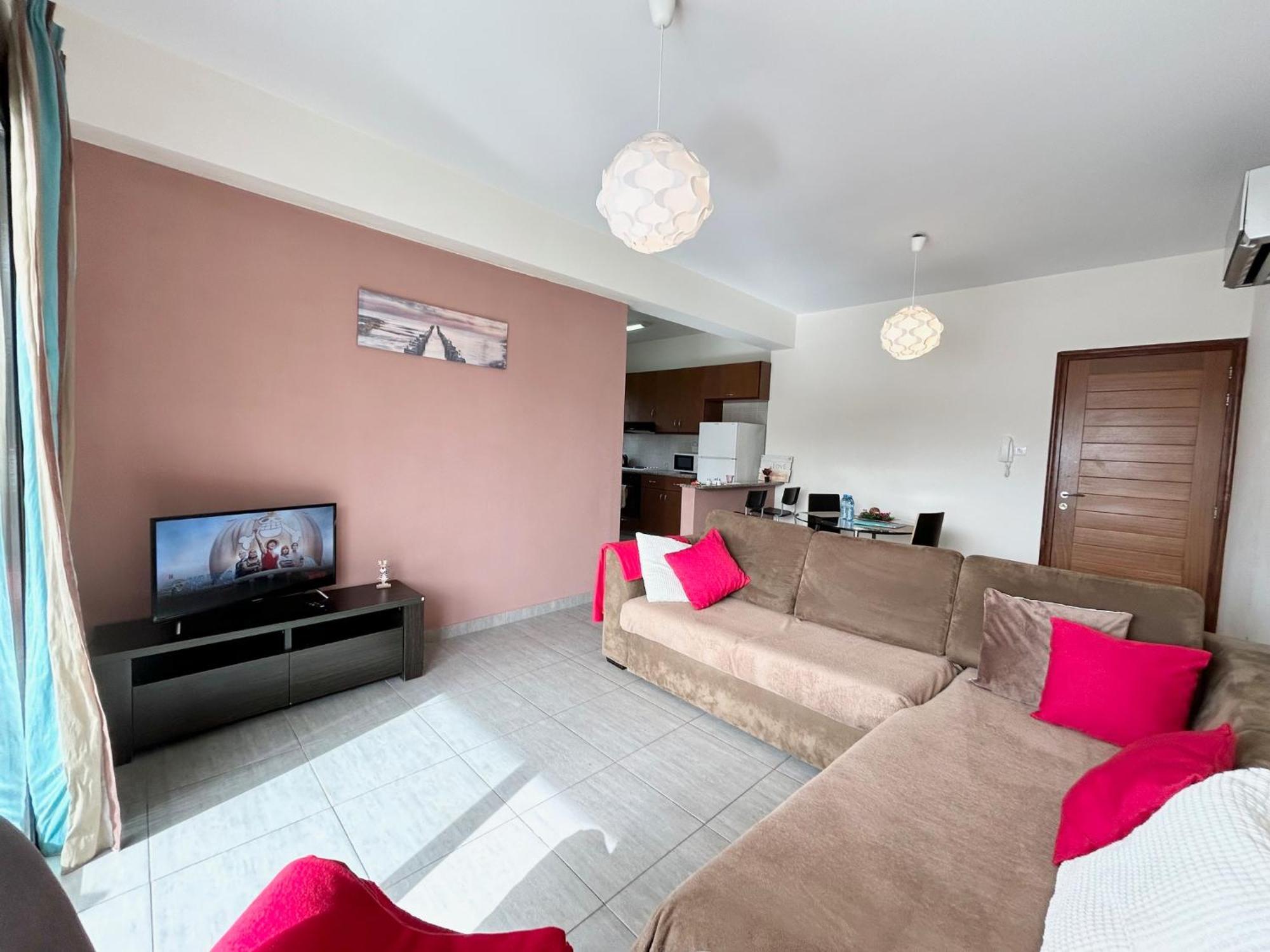 Sun Julz Apartments On The Beach Paphos 外观 照片