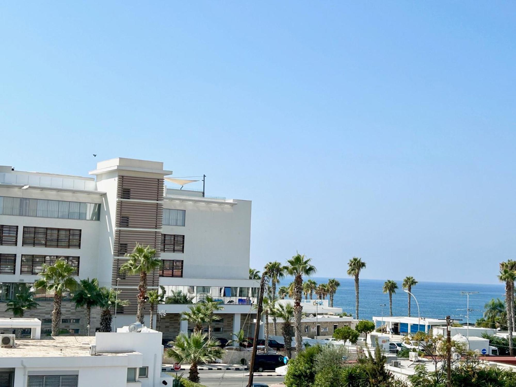 Sun Julz Apartments On The Beach Paphos 外观 照片