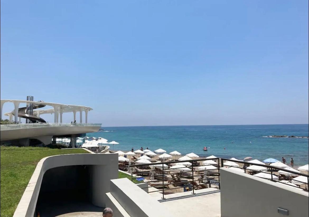 Sun Julz Apartments On The Beach Paphos 外观 照片