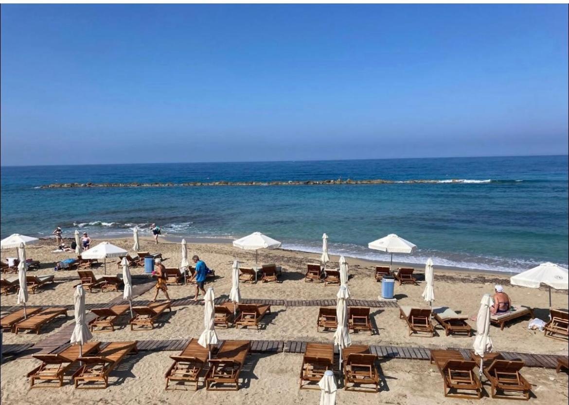 Sun Julz Apartments On The Beach Paphos 外观 照片