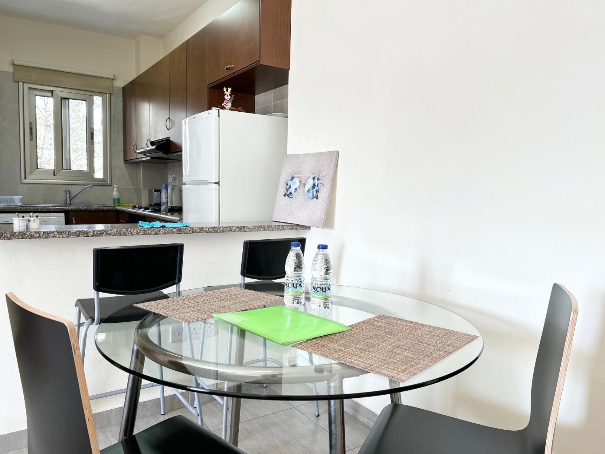 Sun Julz Apartments On The Beach Paphos 外观 照片