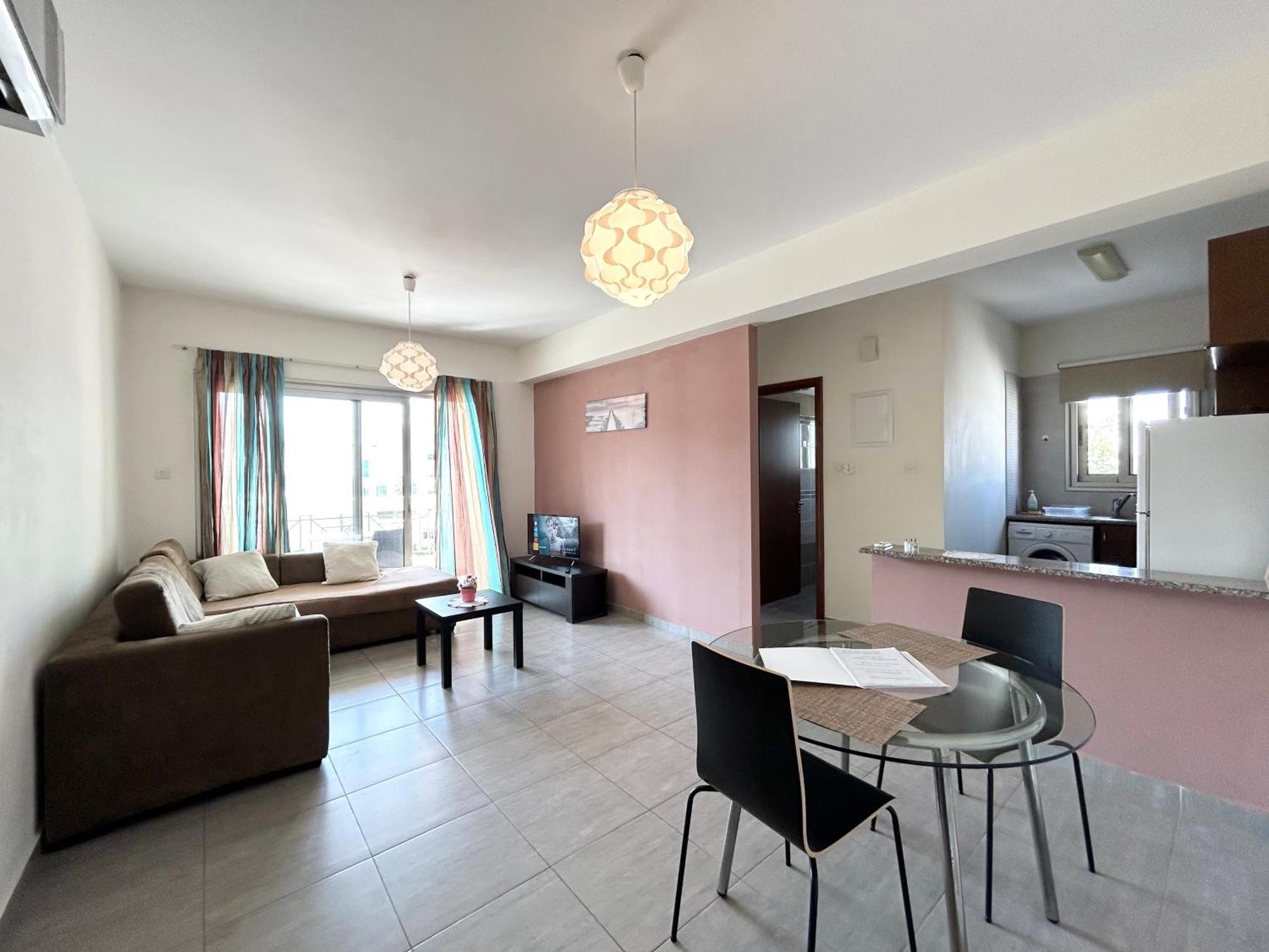 Sun Julz Apartments On The Beach Paphos 外观 照片