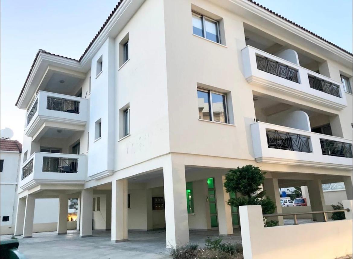 Sun Julz Apartments On The Beach Paphos 外观 照片