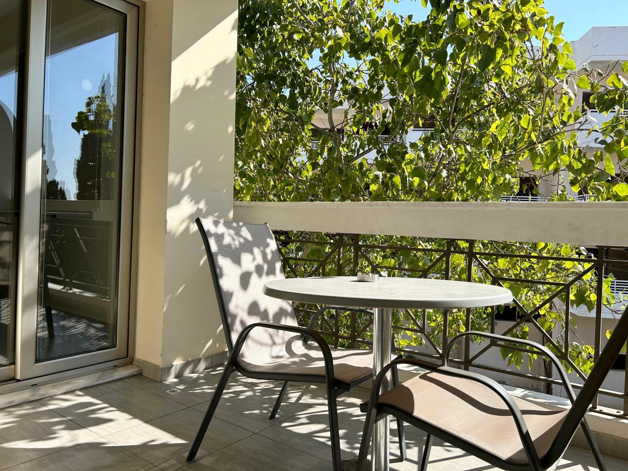 Sun Julz Apartments On The Beach Paphos 外观 照片