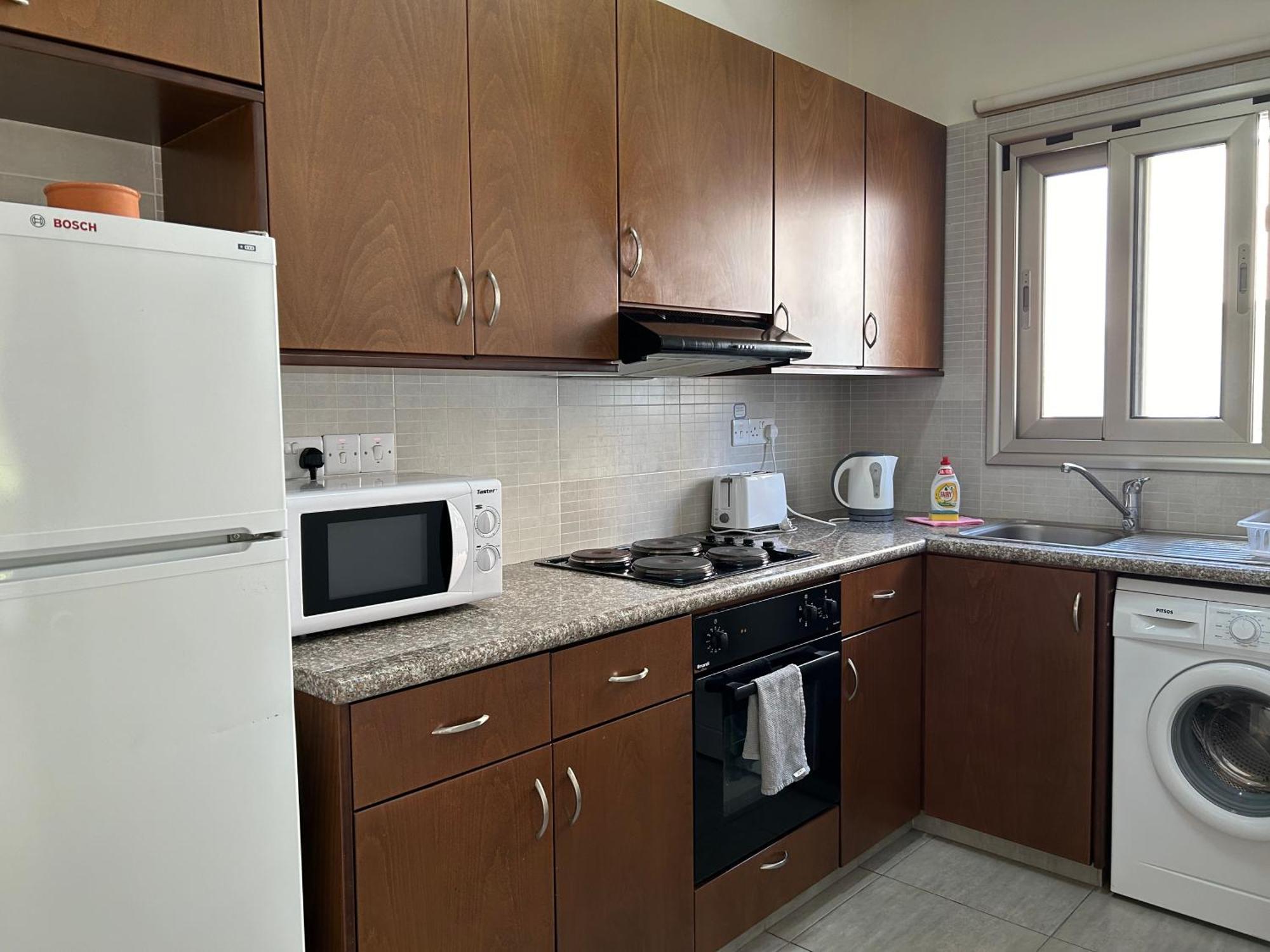 Sun Julz Apartments On The Beach Paphos 外观 照片