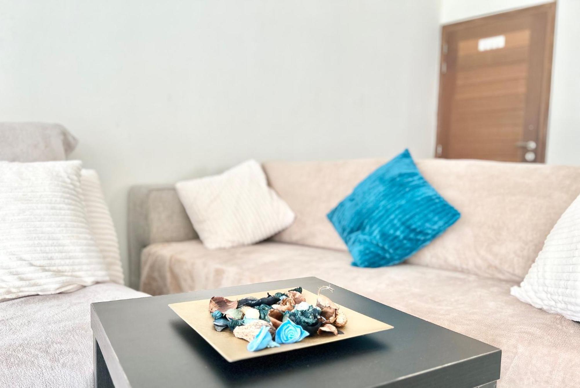 Sun Julz Apartments On The Beach Paphos 外观 照片