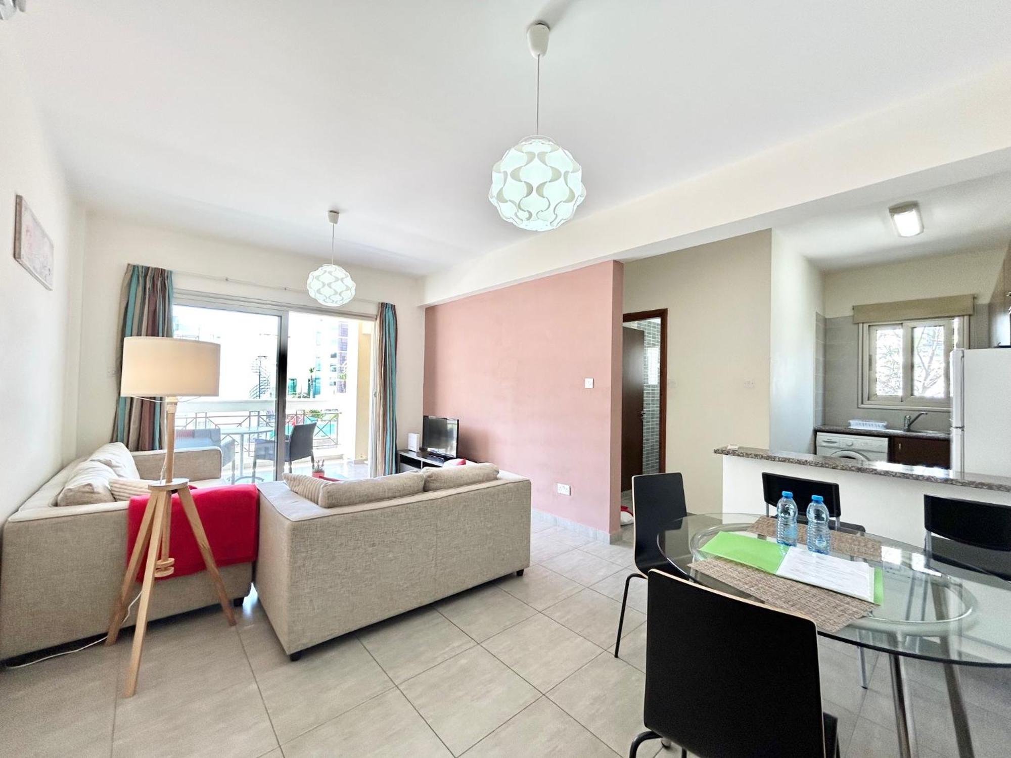 Sun Julz Apartments On The Beach Paphos 外观 照片