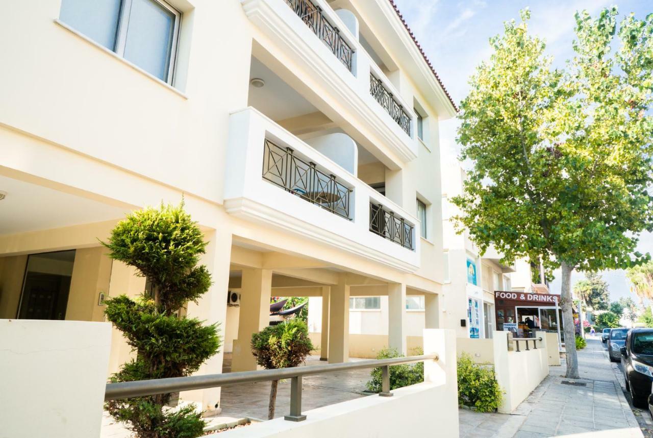 Sun Julz Apartments On The Beach Paphos 外观 照片